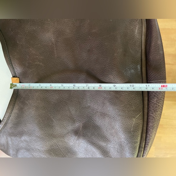 UGG AUSTRALIA | Classic Crossbody Bag - Picture 8 of 8